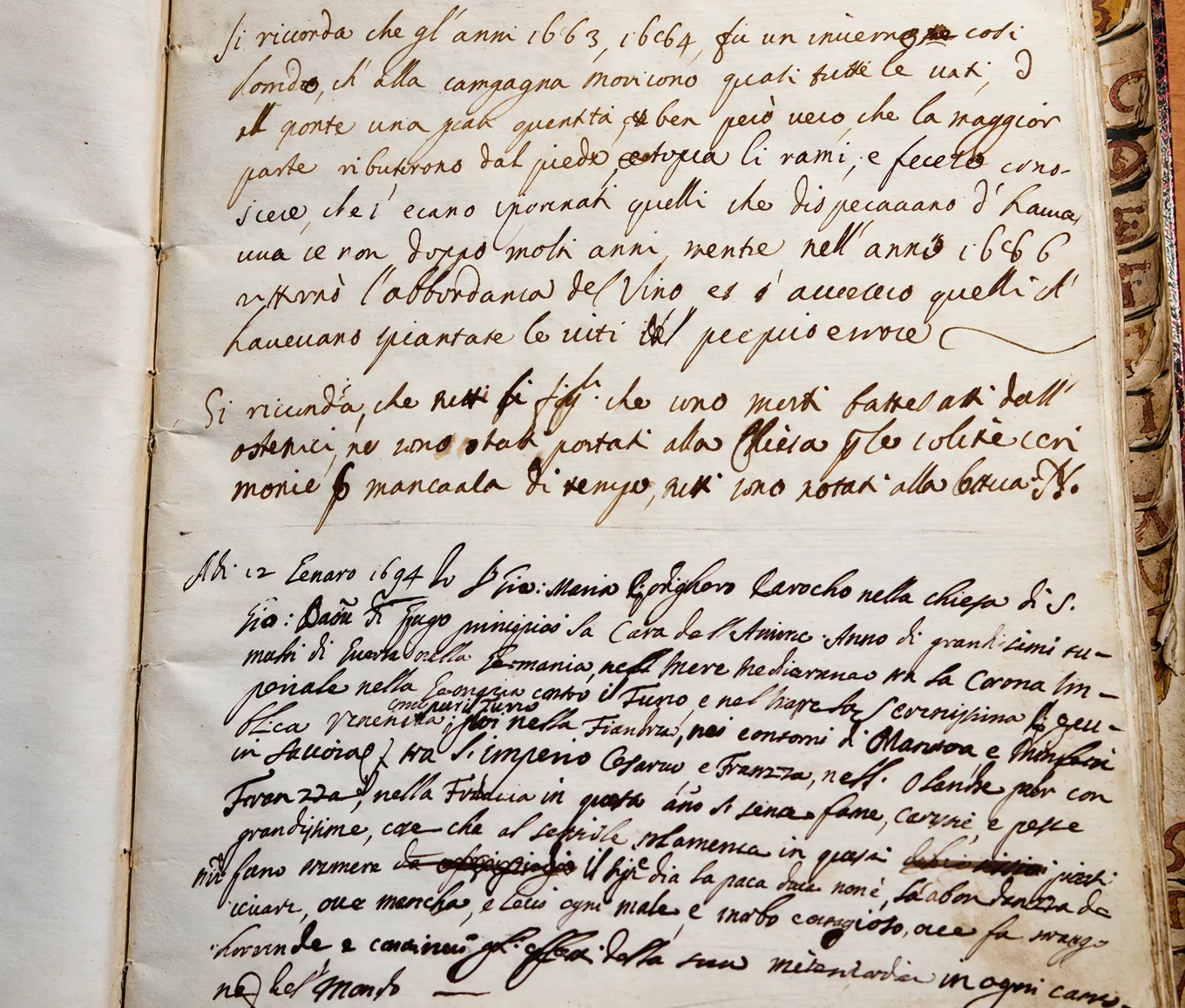 Una pagina manoscritta del XVII secolo in un registro rilegato.