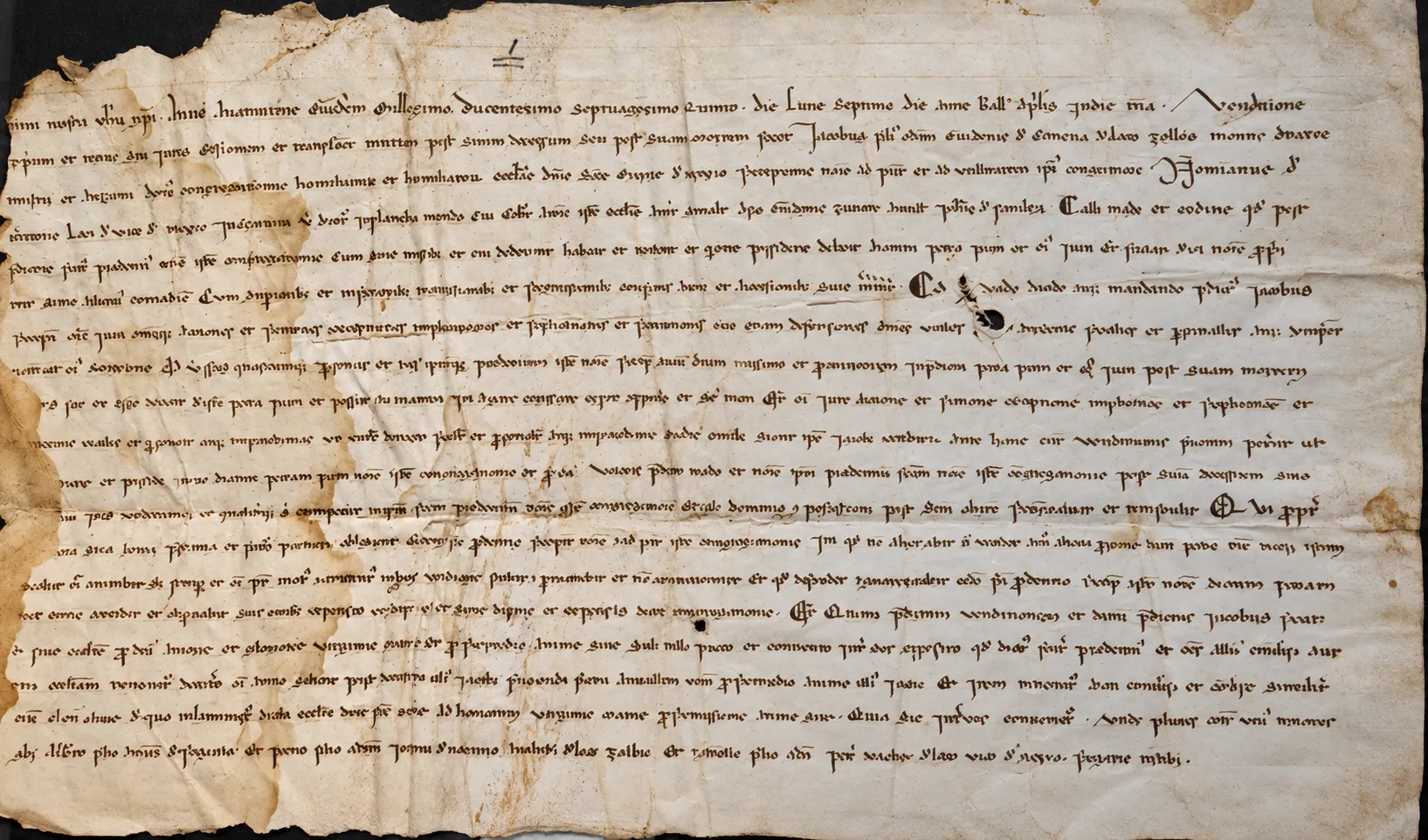 Una pergamena medievale scritta in latino.
